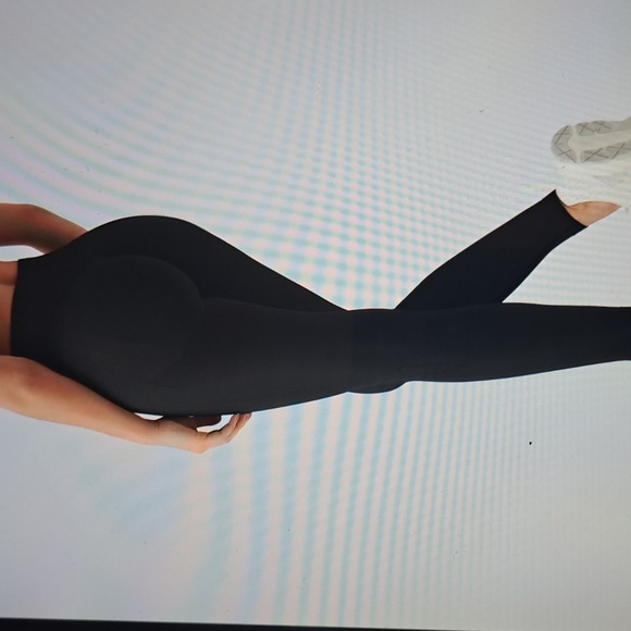 MEDIUM  HALARA TRAINING COMPRESSION  BUTT & TUMMY  LEGGINGS - Picture 1 of 8